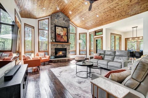 Bear Den - Ping Pong, Sauna, Fireplace, Close to Ski, Discount Rates House in Breckenridge