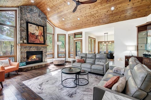 Bear Den - Ping Pong, Sauna, Fireplace, Close to Ski, Discount Rates House in Breckenridge