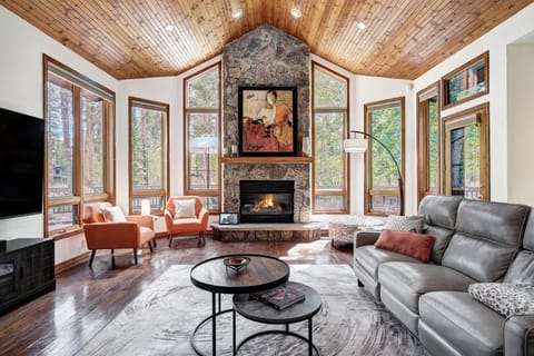 Bear Den - Ping Pong, Sauna, Fireplace, Close to Ski, Discount Rates House in Breckenridge