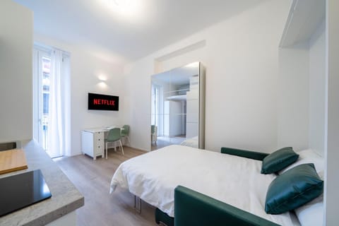 TV and multimedia, Photo of the whole room, Bedroom