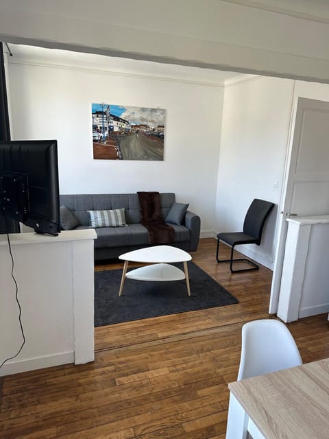 Communal lounge/ TV room, Living room