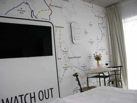 Bed, TV and multimedia, Photo of the whole room, Bedroom