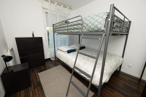 Photo of the whole room, bunk bed