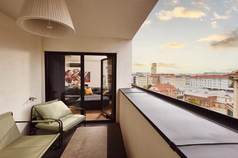 View (from property/room), Balcony/Terrace, City view