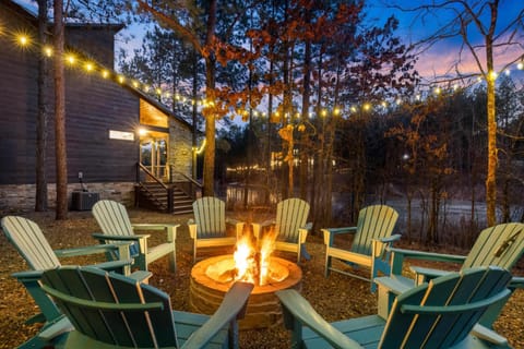 Waterside Retreat Hot Tub Kayaks EV Charger House in Broken Bow