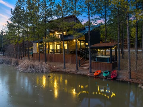 Waterside Retreat Hot Tub Kayaks EV Charger House in Broken Bow