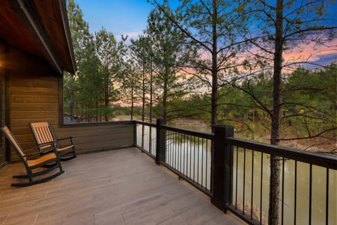 Waterside Retreat Hot Tub Kayaks EV Charger House in Broken Bow