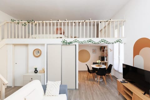 TV and multimedia, Photo of the whole room, Dining area, Bedroom, wardrobe