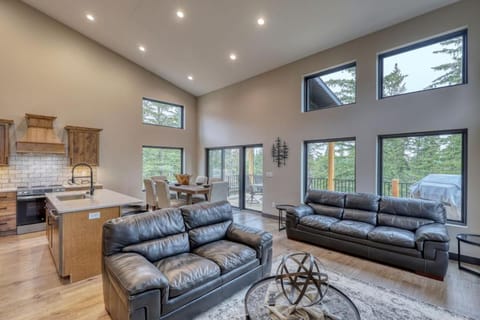 Shadow Pines Lodge House in North Lawrence