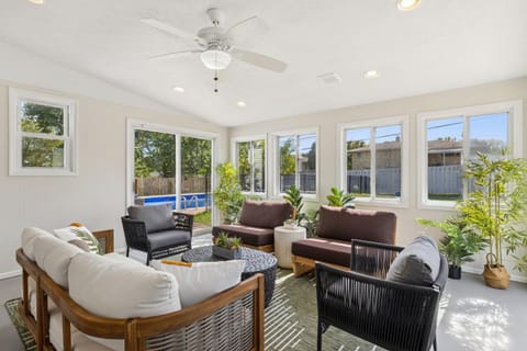 Ultimate Group Escape Heated Pool - 12 Guests House in Parma