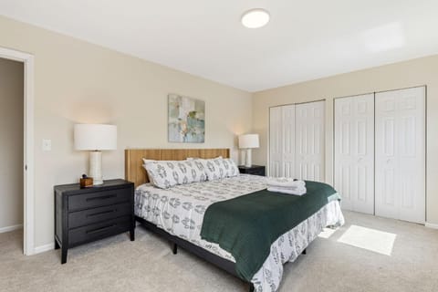 Ultimate Group Escape Heated Pool - 12 Guests House in Parma