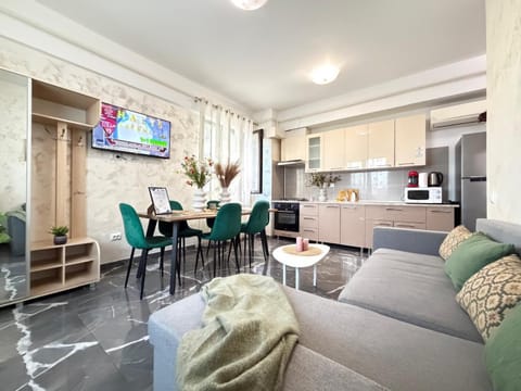 TV and multimedia, Kitchen or kitchenette, Living room, Seating area, Dining area, oven, stove