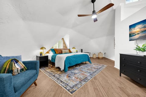 Bed, Photo of the whole room, Bedroom