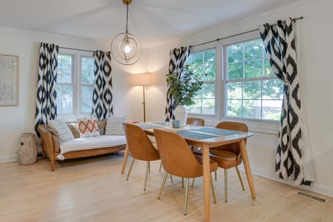 Classic Forest Park Foursquare Less Than 1 Mi to Blue Line House in Forest Park