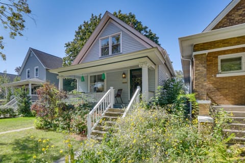 Classic Forest Park Foursquare Less Than 1 Mi to Blue Line House in Forest Park