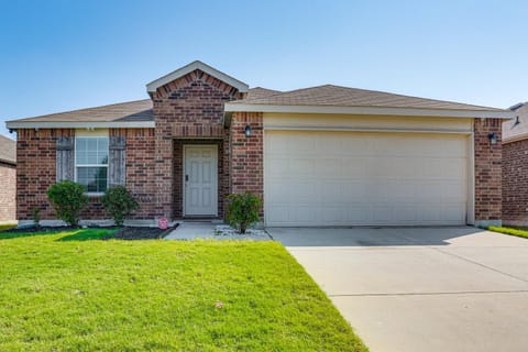 Modern Home with Private Yard and Patio in Little Elm! House in Little Elm