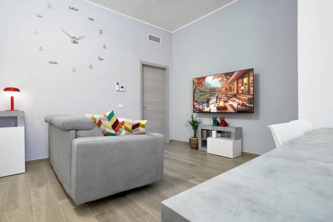 TV and multimedia, Living room, Evening entertainment