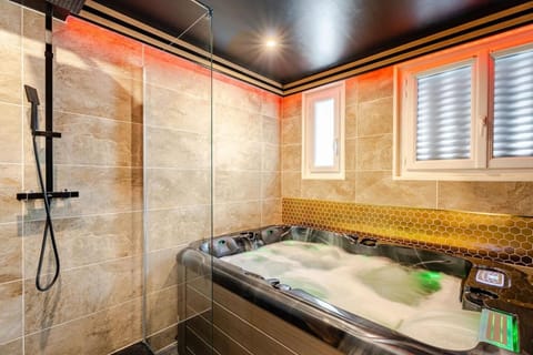 Hot Tub, Spa and wellness centre/facilities