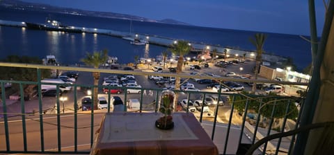 Entire house with mountain and sea view Apartment in Crete