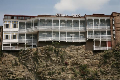 Property building, Day, Natural landscape, Landmark view