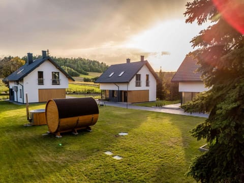 Property building, Day, Natural landscape, Garden, Garden view