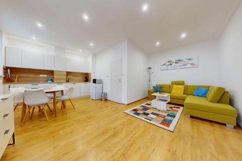 Kitchen or kitchenette, Living room, Seating area, Dining area