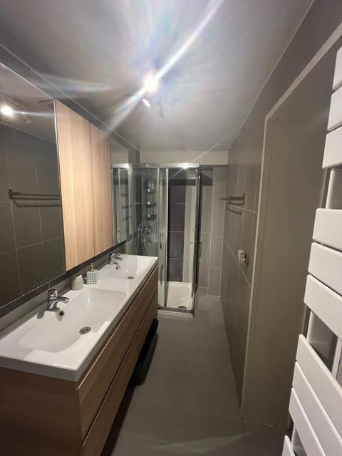 Midi Tracks Apartment Apartment in Saint-Gilles