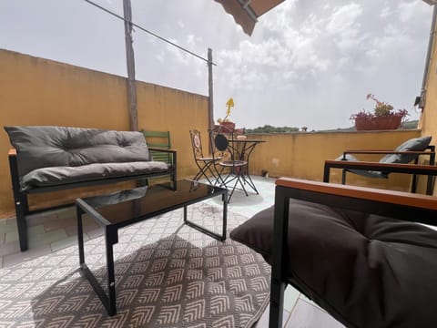 View (from property/room), Balcony/Terrace, Dining area