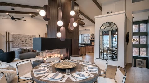 Living room, Seating area, Dining area, fireplace