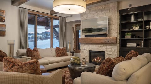 TV and multimedia, Living room, Seating area, fireplace