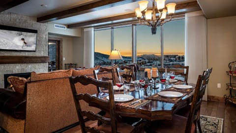 Living room, Seating area, Dining area, Mountain view, fireplace