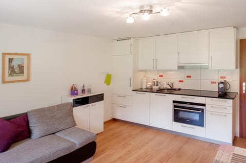 Kitchen or kitchenette, Decorative detail, Seating area
