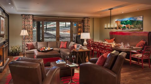 View (from property/room), Living room, Seating area, Dining area