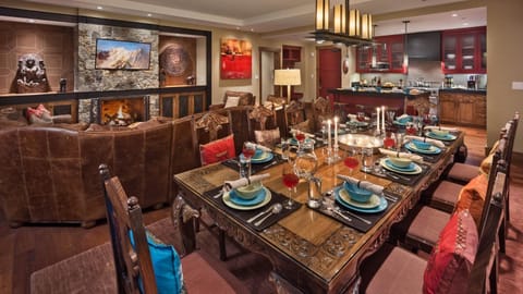 TV and multimedia, Living room, Dining area, fireplace, kitchen