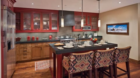 microwave, stove, kitchen