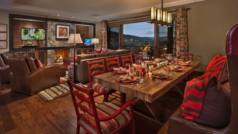 TV and multimedia, Dining area, fireplace