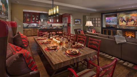 Seating area, Dining area, kitchen