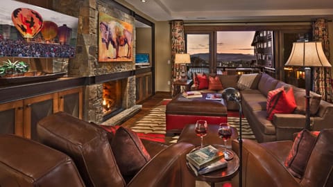 TV and multimedia, View (from property/room), Balcony/Terrace, Seating area, fireplace