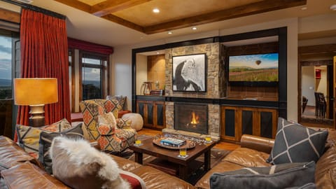 TV and multimedia, Living room, Seating area, fireplace