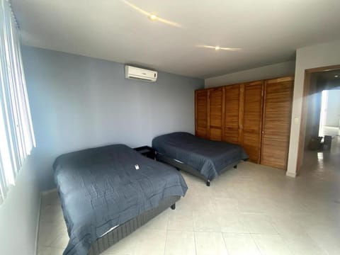 Bedroom, air conditioner