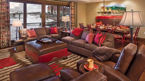 View (from property/room), Seating area, Dining area, furniture