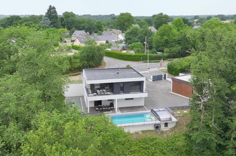 Bird's eye view, Pool view