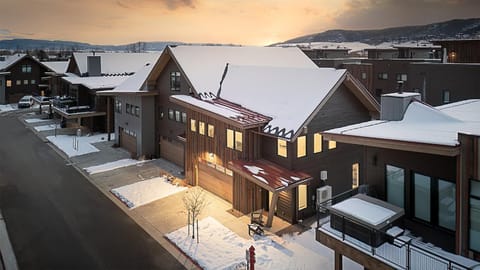 Property building, Natural landscape, Winter