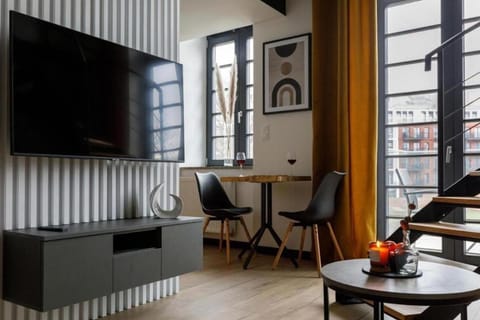 Communal lounge/ TV room, TV and multimedia, Living room, Seating area, Dining area, Evening entertainment
