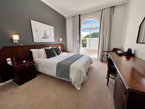 Photo of the whole room, Decorative detail, Bedroom, Garden view