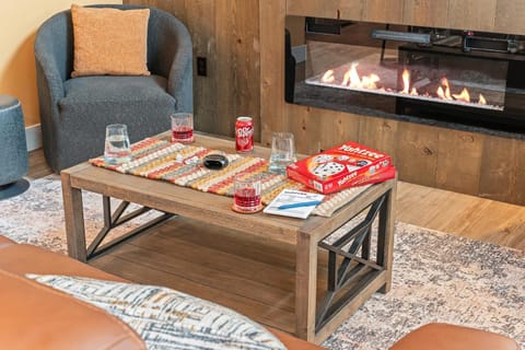 Vibrant Home with Hot Tub AC & 2 Car Garage House in Driggs