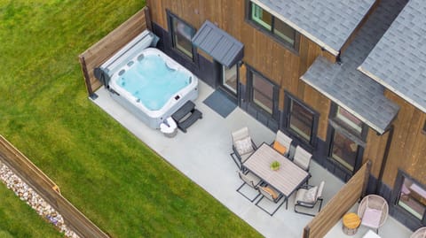 Vibrant Home with Hot Tub AC & 2 Car Garage House in Driggs