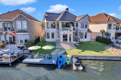 Diagonal Bay Escape with Concierge Services House in Lake Lyndon B Johnson