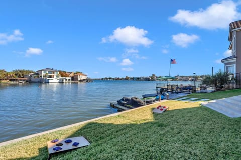 Diagonal Bay Escape with Concierge Services House in Lake Lyndon B Johnson