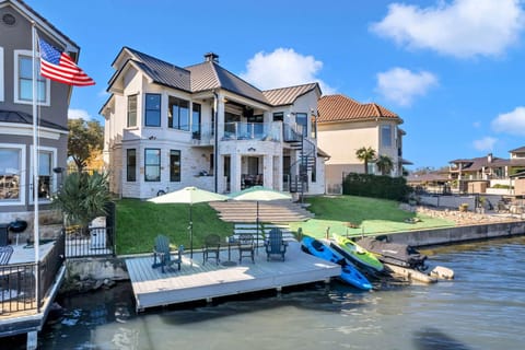 Diagonal Bay Escape with Concierge Services House in Lake Lyndon B Johnson